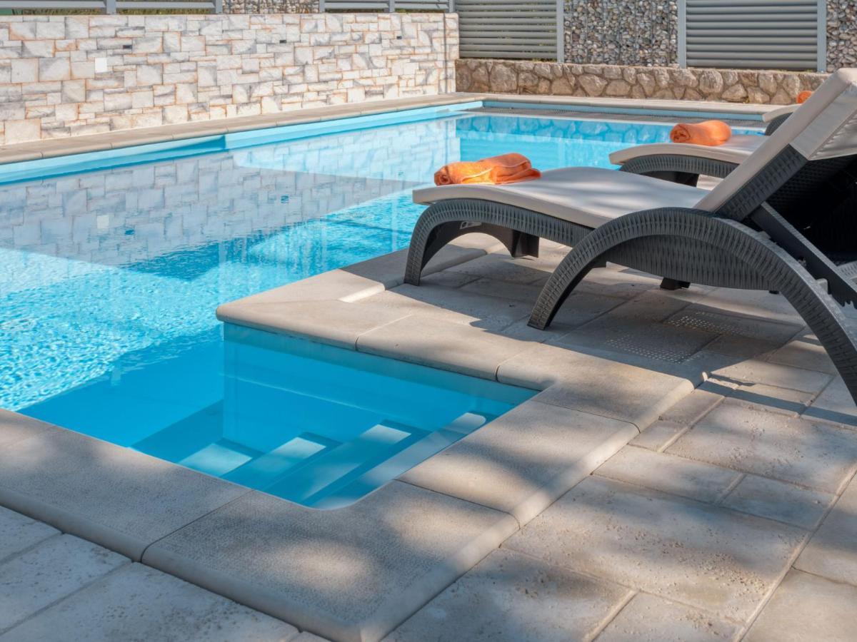 Dobrinj Holiday Home Lavendel - Mlk159 By Interhome מראה חיצוני תמונה