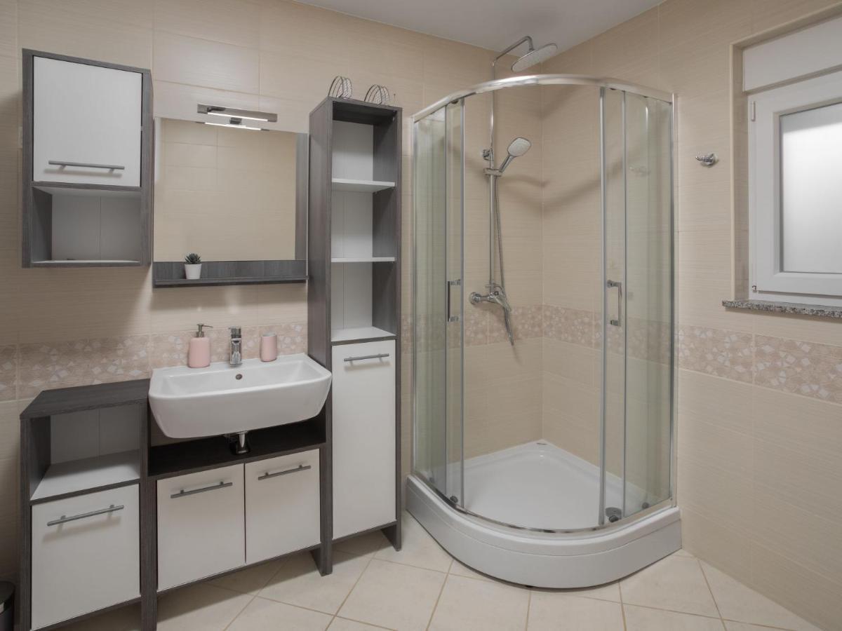 Dobrinj Holiday Home Lavendel - Mlk159 By Interhome מראה חיצוני תמונה
