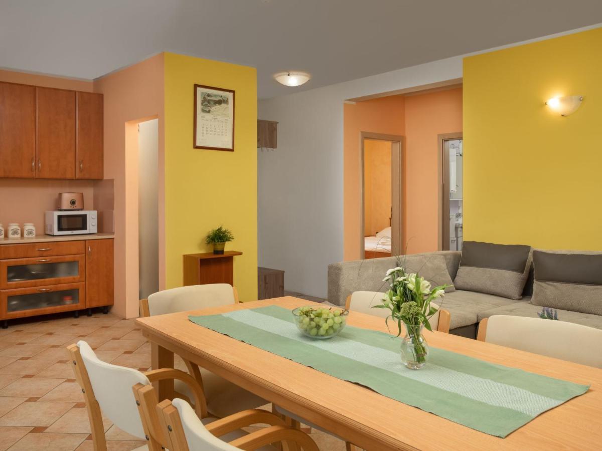 Dobrinj Holiday Home Lavendel - Mlk159 By Interhome מראה חיצוני תמונה