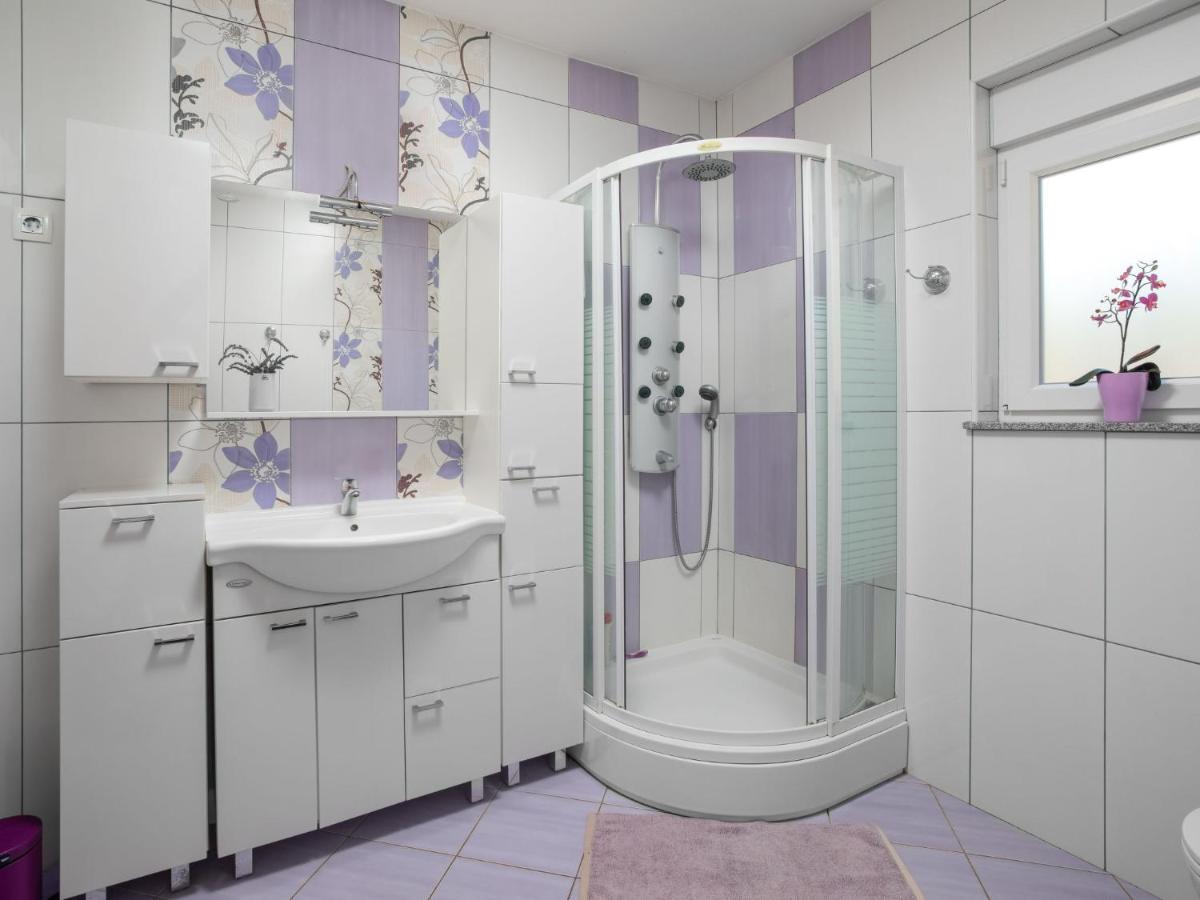 Dobrinj Holiday Home Lavendel - Mlk159 By Interhome מראה חיצוני תמונה