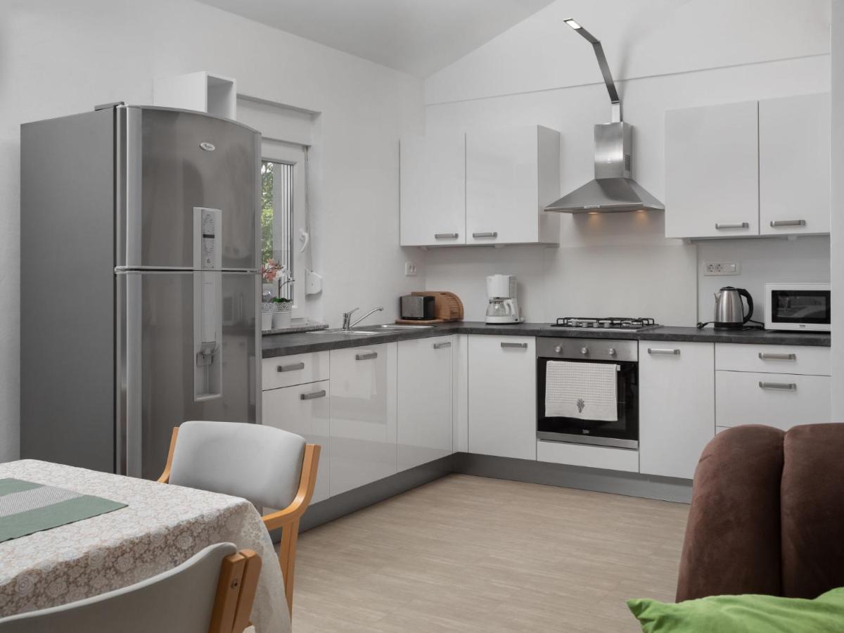 Dobrinj Holiday Home Lavendel - Mlk159 By Interhome מראה חיצוני תמונה